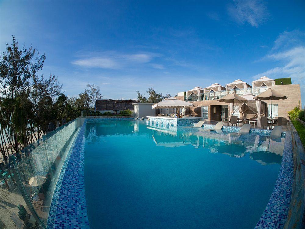 Boracay Uptown Resort 4*