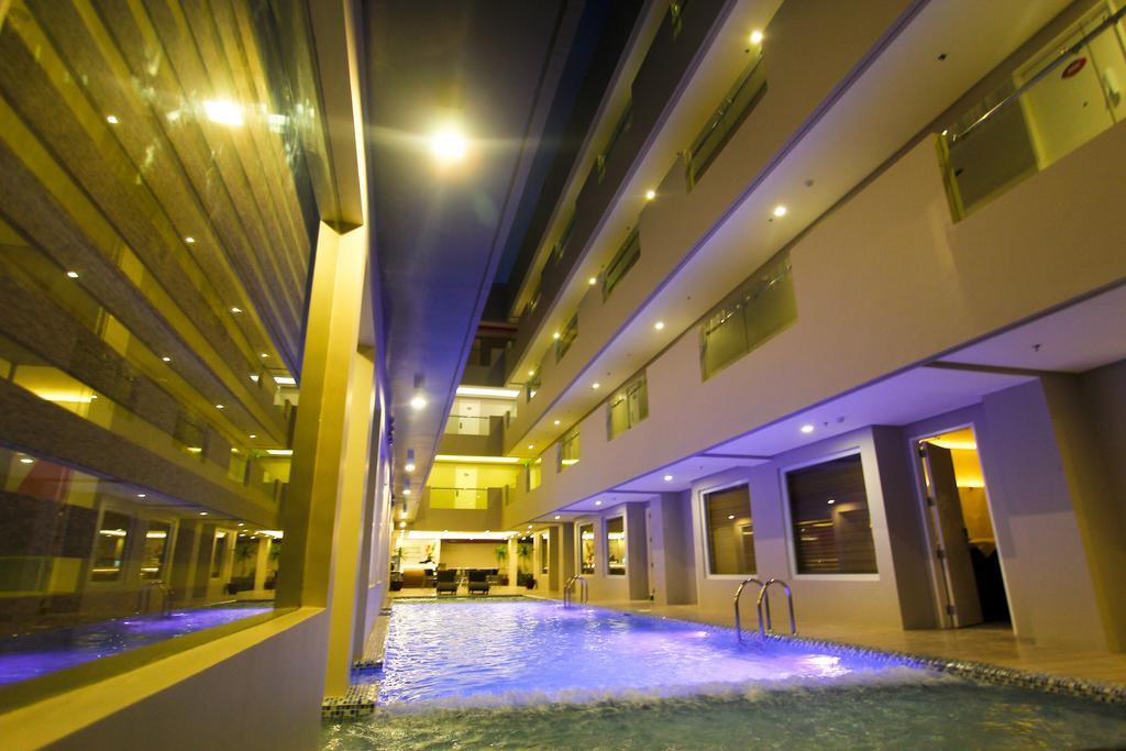 Boracay Uptown Resort 4*