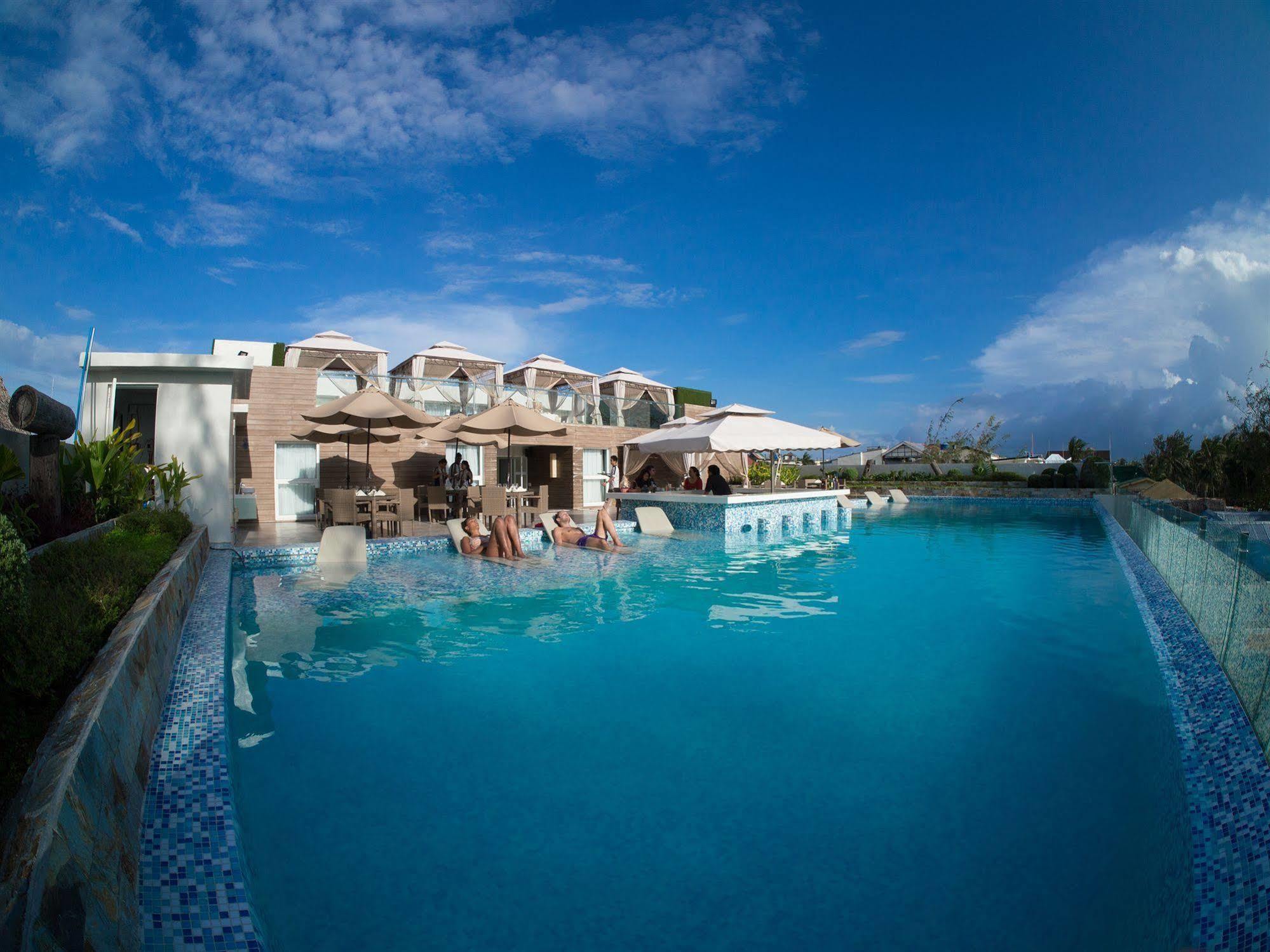 Boracay Uptown 4*